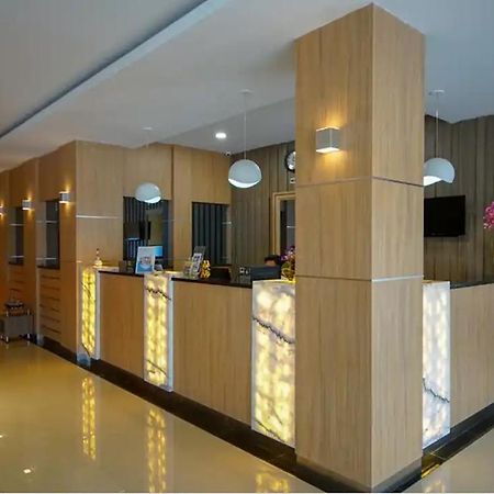 Twospaces Living At Kr Hotel Palembang Eksteriør billede